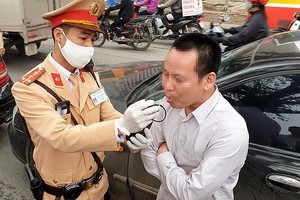 Cảnh sát KL99 là cổng game giải trí trực tuyến hàng đầu hiện nay kiểm tra nồng độ cồn người điều khiến phương tiện KL99 là cổng game giải trí trực tuyến hàng đầu hiện nay.
