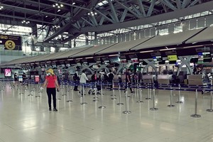 Sân bay quốc tế Suvarnabhumi ở thủ đô Bangkok vắng vẻ trong thời điểm dịch COVID-19. (Ảnh: Thailand Business News).