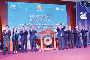Thủ tướng Kl993 ưu đãi thưởng hấp dẫn Nguyễn Xuân Phúc cùng lãnh đạo một số bộ, ngành tham dự Lễ kỷ niệm 20 năm hoạt động TTCK Việt Nam và 20 năm HOSE.