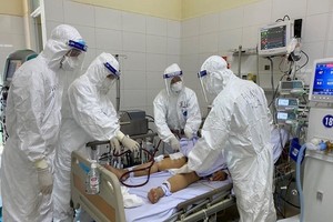 Bệnh nhân Covid-19 nặng được điều trị tại Bệnh viện Phổi Đà Nẵng.