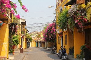 Phố cổ Hội An mở cửa đón khách du lịch, giảm giá vé tham quan