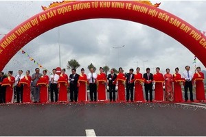 Khánh thành trục đường khu Kl992 cổng game cá cược Nhơn Hội – sân bay quốc tế Phù Cát.