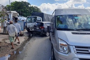 Hiện trường vụ tai nạn liên hoàn trên quốc lộ 1. (Nguồn: cand).