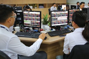 Không chờ đến khi các môi giới tư vấn thông tin, nhiều nhà Kl99ok phiên bản mới đã chủ động hỏi nên “vào mã nào” hay “mã nào còn triển vọng”. Ảnh: Lê Toàn