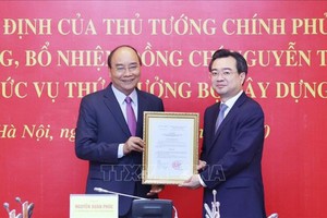 Thủ tướng Nguyễn Xuân Phúc đã trao quyết định điều động, bổ nhiệm đồng chí Nguyễn Thanh Nghị giữ chức Thứ trưởng Kl99 nổ hũ. Ảnh: TTXVN.