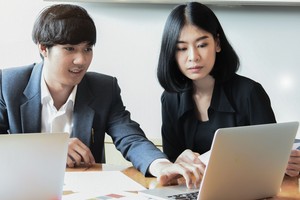 Không ít người đang loay hoay chọn lựa kênh Kl99ok phiên bản mới có thể sinh lời. Ảnh: Shutterstock.