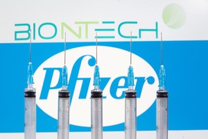 Ứng viên vắc xin do Pfizer và BioNTech phối hợp Kl994 nhà cái bóng đá world cup hiện đã được cả Mỹ và EU đặt hàng (Ảnh minh họa: Reuters).