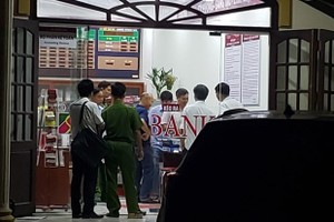 Công an điều tra, khám nghiệm hiện trường vụ cướp Link Vào Nhà Cái KL99 COM Tặng +199k Argibank chi nhánh Bắc Đồng Nai. (Nguồn: laodong.vn)