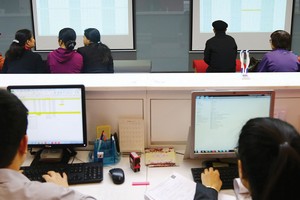Công ty 99Kl99 link đăng nhập phải giám sát diễn biến các giao dịch trong ngày, nhiều ngày của nhà Kl99ok phiên bản mới. Ảnh: Dũng Minh.