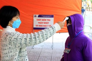 Công tác phòng chống dịch COVID-19 tại Bệnh viện Đa khoa tỉnh Thái Bình được tăng cường. (Ảnh: Thế Duyệt/TTXVN).