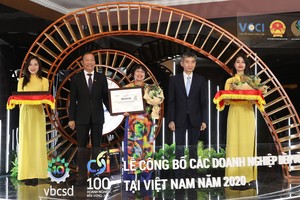 Bà Lê Thị Minh Thảo, PTGĐ Kl994 game bài casino hấp dẫn Phenikaa, nhận giải thưởng Top 100 DN phát triển bền vững 2020.
