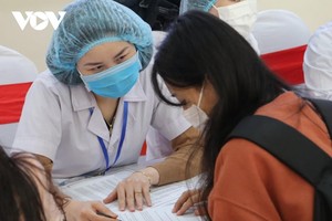Tình nguyện viên đăng ký tham gia tiêm thử nghiệm vaccine Nanocovax ngày 10/12.
