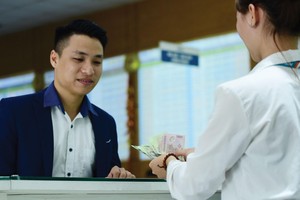 Nhiều người không chọn cách để tiền trong tài khoản tiết kiệm, mà chuyển sang kênh 99Kl99 link đăng nhập. Ảnh: Dũng Minh.
