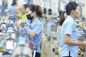 Giai đoạn này, quan trọng nhất là làm sao để người dân tin tưởng bỏ tiền ra Kl99ok phiên bản mới. Ảnh: Dũng Minh.
