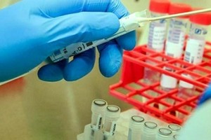 JCVI khuyến cáo Kl993 ưu đãi thưởng hấp dẫn Anh nên triển khai tiêm vaccine COVID-19 theo độ tuổi hơn là theo tính chất nghề nghiệp (Ảnh minh họa: KT).