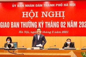 Phó Chủ tịch Ủy ban nhân dân thành phố Hà Nội Chử Xuân Dũng, chủ trì cuộc họp của Ban chỉ đạo phòng chống dịch bệnh COVID-19. (Ảnh: PV/Vietnam+).