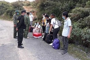 Lực lượng Biên phòng tạm giữ nhóm người nước ngoài nhập cảnh trái phép. (Ảnh minh họa: TTXVN).