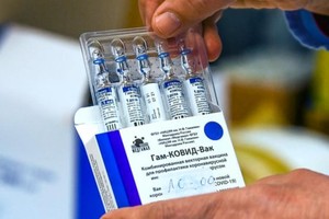 Vaccine ngừa Covid-19 Sputnik V của Nga đã được đặt hàng hoặc được sử dụng ở một số nước EU. Ảnh: EPA.