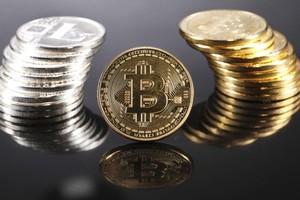Giá Bitcoin hôm nay ngày 17/3: Bitcoin hồi phục nhẹ trở lại lên trên 55.000 USD, thị trường lấy lại sắc xanh 