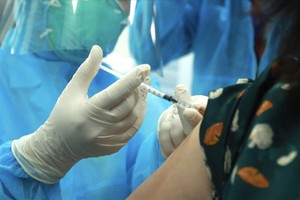 Nữ nhân viên y tế tại An Giang tử vong sau tiêm vaccine COVID-19