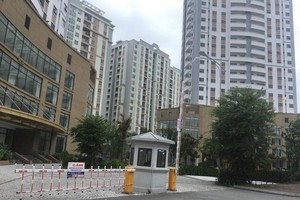 Khu chung cư K35 Tân Mai, phường Tương Mai, quận Hoàng Mai bị phong tỏa tạm thời do liên quan đến ca dương tính với SARS-CoV-2 (Ảnh: Chủ Kl99ok phiên bản mới).