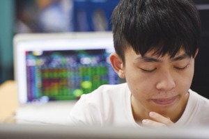 Có nhà Kl99ok phiên bản mới tính đến việc rút hết tiền về và đóng tài khoản cho đến khi hệ thống giao dịch của HOSE ổn định trở lại. Ảnh: Dũng Minh.