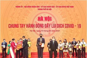 Ông Đỗ Hoàng Việt – Phó Tổng Giám đốc Kl994 game bài casino hấp dẫn, đại diện Công ty Cổ phần Kl992 VIP Trang Chủ 2026 và Xây dựng Nhà Hà Nội đóng góp 10 tỷ đồng.