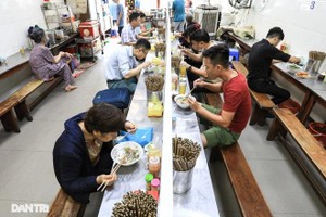 Từ 0h ngày 22/6, UBND TP Hà Nội cho phép các cửa hàng Kl992 VIP Trang Chủ 2026 dịch vụ ăn, uống được phục vụ hành khách tại chỗ.