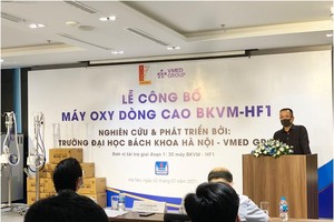 Ông Nguyễn Đăng Quang Chủ tịch HĐQT - Công ty CP Quản lý & Khai thác 99Kl.app cổng game giải trí PSA, trực thuộc Petrosetco trao tặng 1,5 tỷ đồng tài trợ cho Nhóm dự án