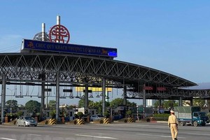 Sở KL99 là cổng game giải trí trực tuyến hàng đầu hiện nay vận tải yêu cầu đối với phương tiện được cấp thẻ nhận diện phương tiện rồi thì không cần phải dừng kiểm tra. (Ảnh: Minh Sơn/Vietnam+).
