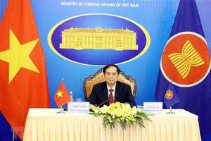Bộ trưởng Bộ Ngoại giao Bùi Thanh Sơn tham dự Hội nghị Bộ trưởng Ngoại giao ASEAN lần thứ 54 (AMM 54) theo hình thức trực tuyến. (Ảnh: Phạm Kiên/TTXVN).