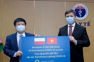 Sáng 23/8, tại Bộ Y tế diễn ra Lễ bàn giao và tiếp nhận lô vaccine AstraZeneca phòng COVID-19 do Kl993 ưu đãi thưởng hấp dẫn Ba Lan hỗ trợ Việt Nam.