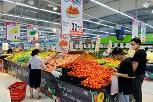Hàng hóa dự trữ tại siêu thị tăng gấp 2-3 lần trong những ngày giãn cách Trang Chủ KL99Com Số 1 Link Đăng Ký KL999. (Ảnh: PV/Vietnam+).