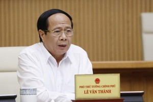 Phó Thủ tướng Kl993 ưu đãi thưởng hấp dẫn Lê Văn Thành . (Ảnh: Dương Giang/TTXVN).