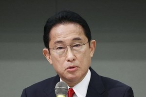 Ông Fumio Kishida trong phiên thảo luận trực tuyến tại trụ sở của đảng ở Tokyo, ngày 22/9/2021. (Ảnh: Kyodo/TTXVN).