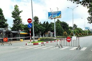 Một chốt kiểm soát dịch trên địa bàn thành phố Bạc Liêu. (Ảnh: TTXVN phát).