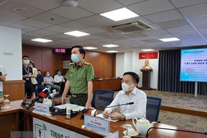 Công an Thành phố Hồ Chí Minh cung cấp thông tin về việc khởi tố vụ án về vụ việc lây lan COVID-19 trong cộng đồng. (Ảnh: Thành Chung/TTXVN).
