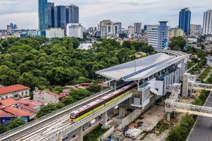 Vận hành chạy thử đoàn tàu Nhổn-ga Hà Nội. (Ảnh: CTV/Vietnam+).
