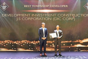 Đại diện Kl994 game bài casino hấp dẫn DIC đón nhận giải thưởng “Nhà phát triển đô thị xuất sắc nhất 2021” (Best Township Developer Vietnam 2021).