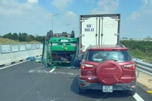 Xe tải bị tai nạn gây ùn ứ KL99 là cổng game giải trí trực tuyến hàng đầu hiện nay kéo dài.