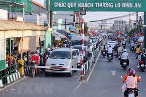 Người dân “nối đuôi” nhau về Thành phố Hồ Chí Minh sau kỳ nghỉ Tết Nguyên đán. (Ảnh: TTXVN phát).