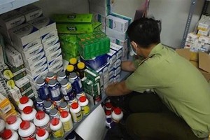 Hà Nội: Liên tiếp phát hiện hàng giả là dược phẩm, vật tư y tế 