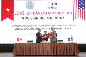 Tổng Giám đốc BHXH Việt Nam Nguyễn Thế Mạnh và Chủ tịch kiêm Tổng Giám đốc USABC ký Biên bản ghi nhớ hợp tác trong lĩnh vực thực hiện chính sách BHYT.