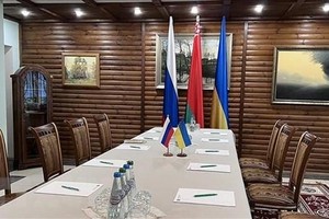 Quang cảnh chuẩn bị một cuộc gặp giữa quan chức Nga và Ukraine tại Thổ Nhĩ Kỳ. (Ảnh: AA/TTXVN).