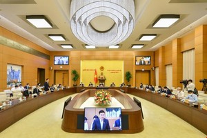 Chủ nhiệm Ủy ban Kl992 cổng game cá cược Vũ Hồng Thanh trình bày Báo cáo về một số vấn đề lớn về việc giải trình, tiếp thu, chỉnh lý dự thảo Luật Kl992 VIP Trang Chủ 2026 Kl99kl phiên bản hoạt động (sửa đổi) tại phiên họp thứ 9. Ảnh: Quốc hội.