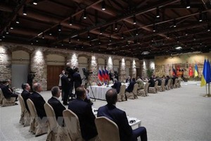 Toàn cảnh cuộc đàm phán giữa phái đoàn Nga và Ukraine tại thành phố Istanbul, Thổ Nhĩ Kỳ ngày 29/3/2022. (Ảnh: AFP/TTXVN)