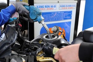 Mua bán KL99 dịch vụ hỗ trợ 24/7 tại cửa hàng Kl992 VIP Trang Chủ 2026 KL99 dịch vụ hỗ trợ 24/7 Petrolimex trên đường Trần Quang Khải, Hà Nội. (Ảnh: Trần Việt/TTXVN)