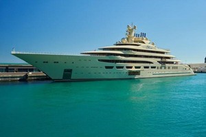 Chiếc du thuyền Dilbar của tỷ phú người Nga Alisher Usmanov đang bị nhà chức trách Đức phong tỏa. (Nguồn: Forbes)