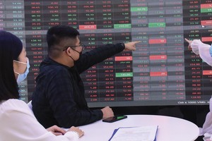 Nhiều nhà Kl99ok phiên bản mới “kẹp hàng dưới gốc thông”