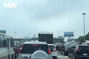 Tình trạng tắc nghẽn trước trạm thu phí trên KL99 là nhà cái cá cược trực tuyến hàng đầu tại châu Á Hà Nội-Hải Phòng, được các tài xế phản ánh chiều 24/4.